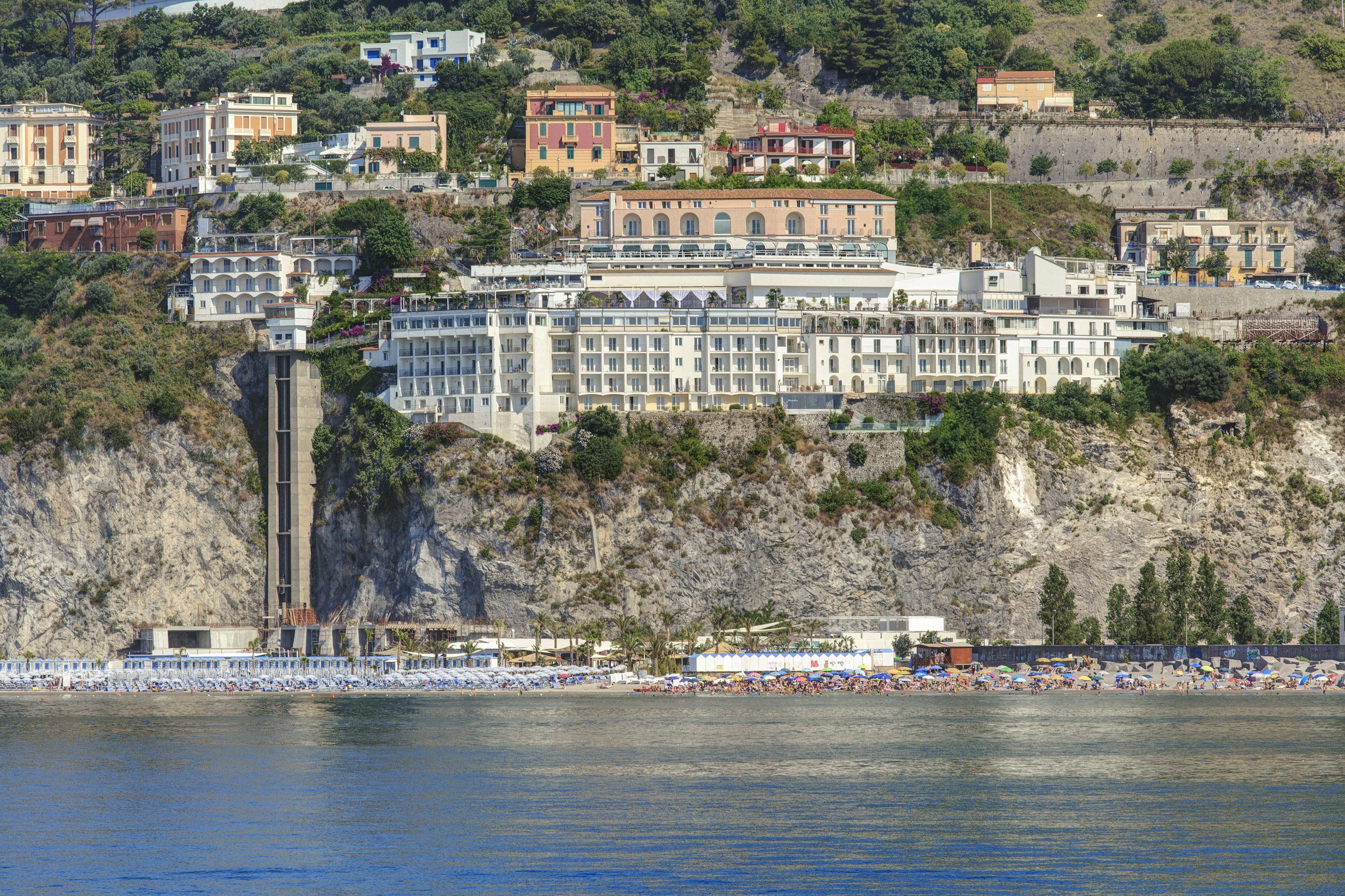 Lloyd's Baia Hotel 4*